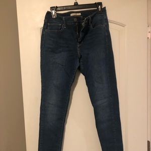 Levi’s 710 super skinny - very stretchy and flattering. Feel like leggings